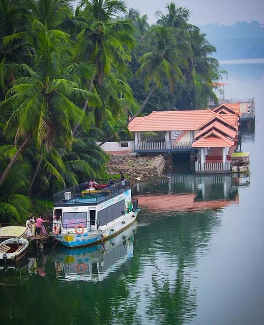 Parassinikadavu-Anthoor-Kerala-Stumbit Explore